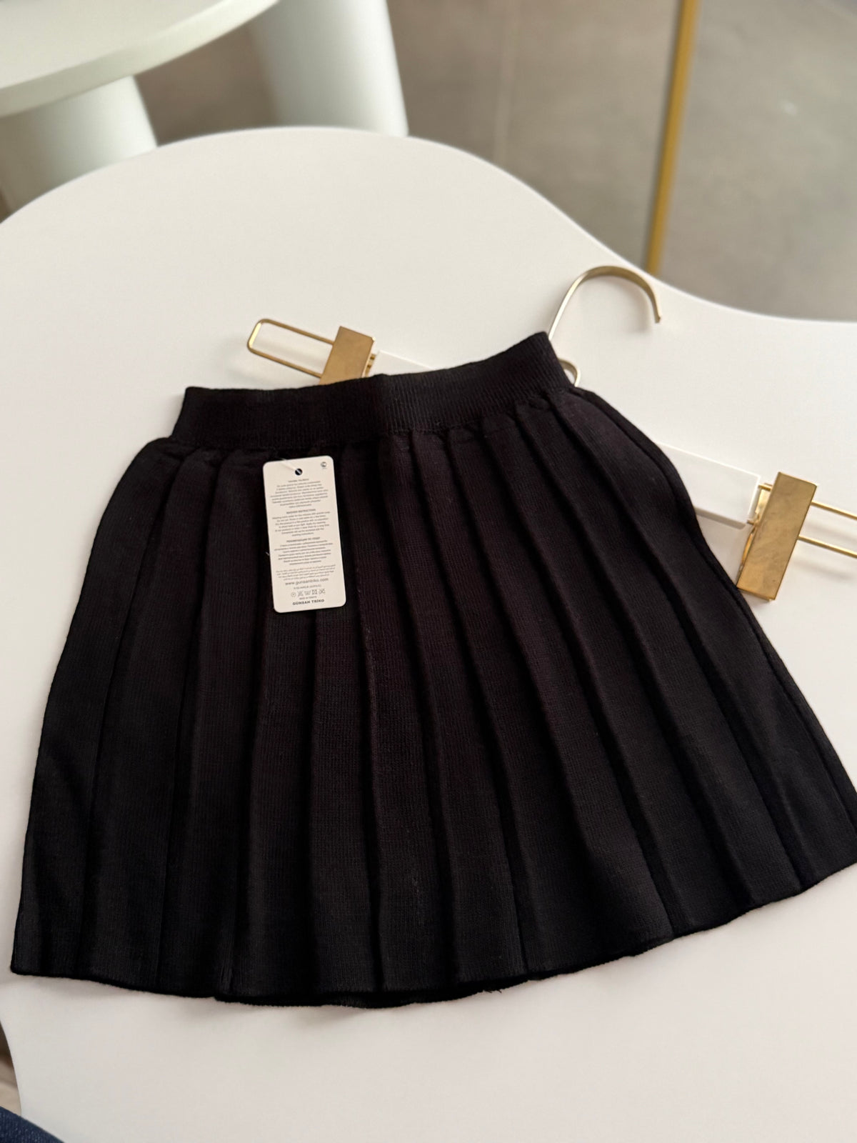 Siyah Triko Pileli Etek