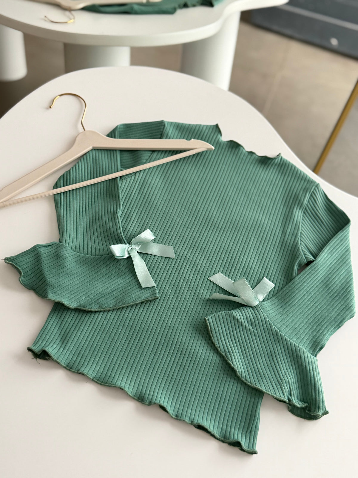 Zümrüt Yeşil Ribbon Kol Bluz