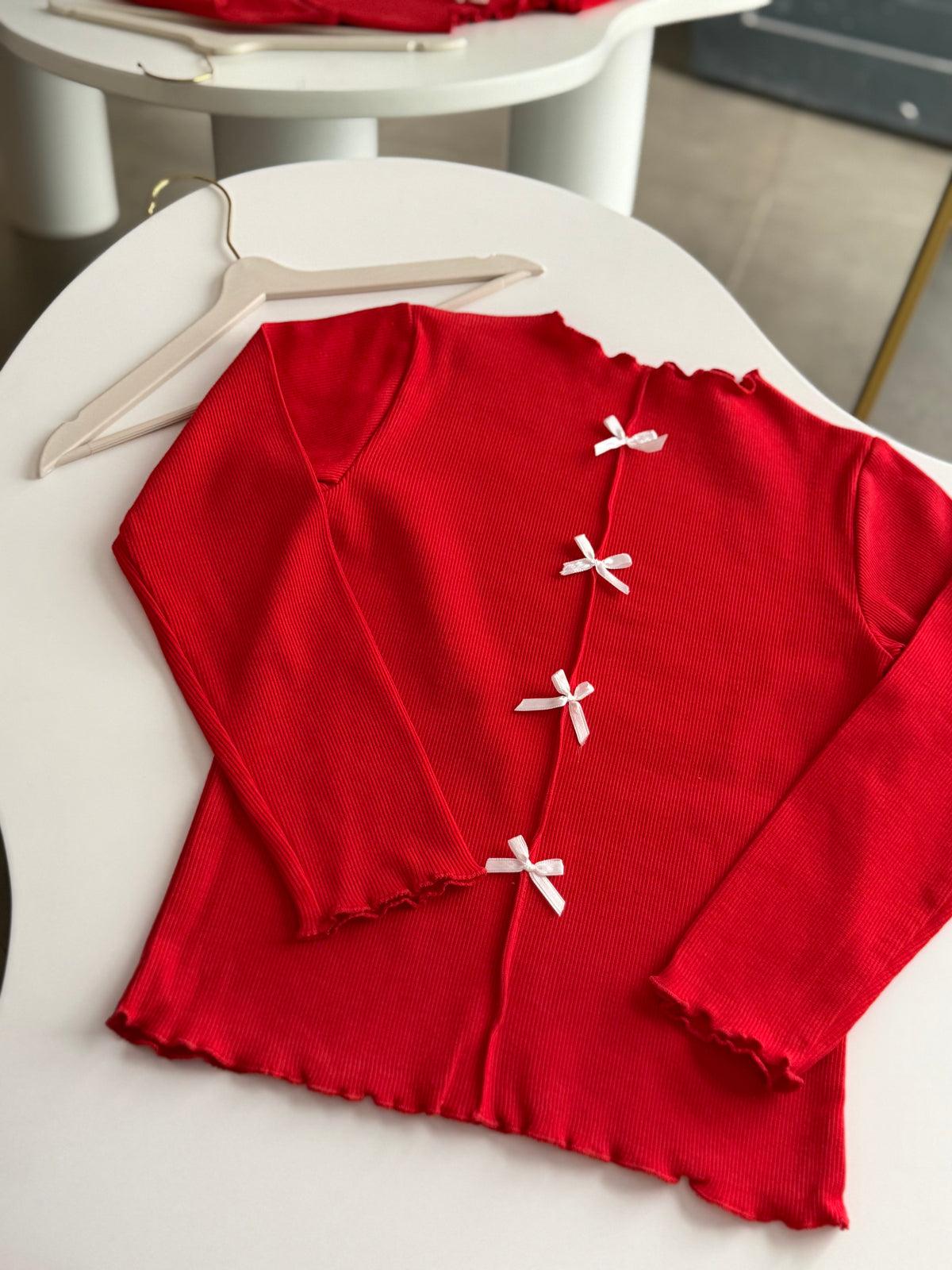 Kırmızı Ribbon Detaylı Bluz