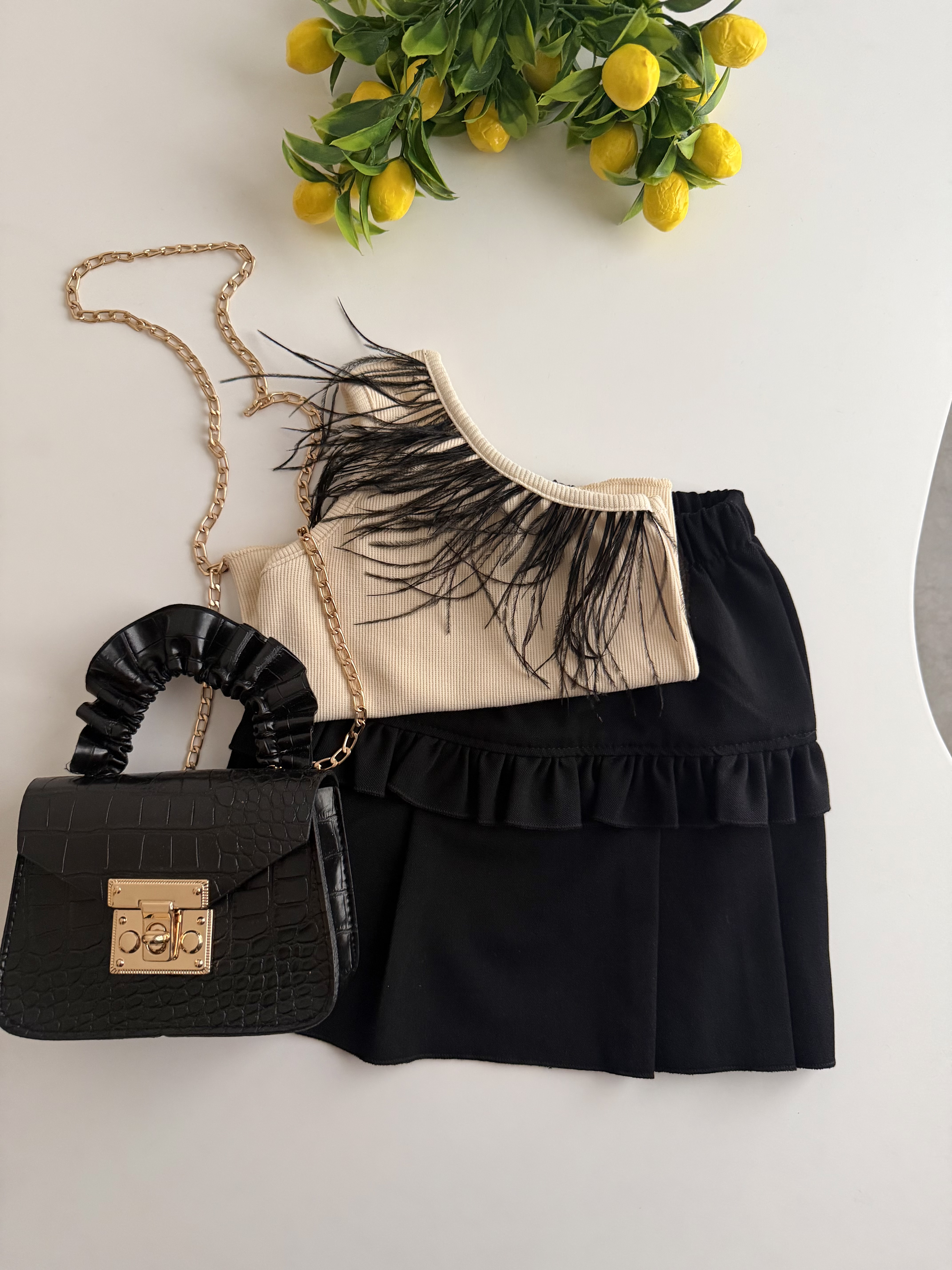 Siyah Otriş Yaka Crop Top Kombin